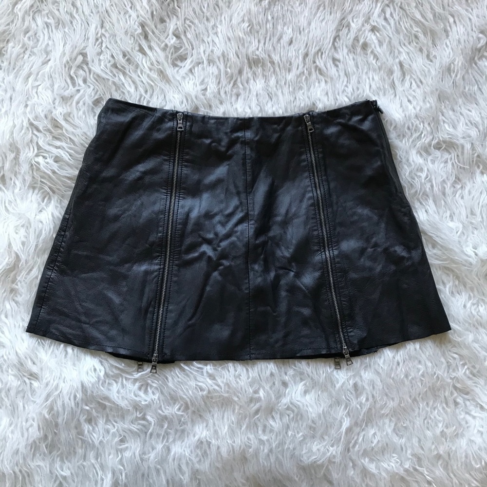 BCBGMAXAZRIA Myra Double Zipped‎ Leather Mini Skirt - Picture 4 of 11